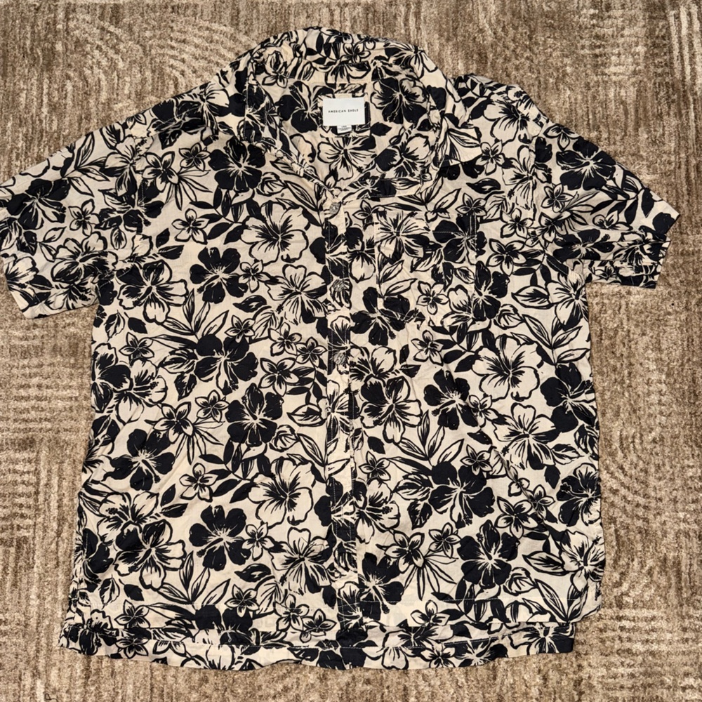 American Eagle Outfitters Black and Cream Floral Shirt